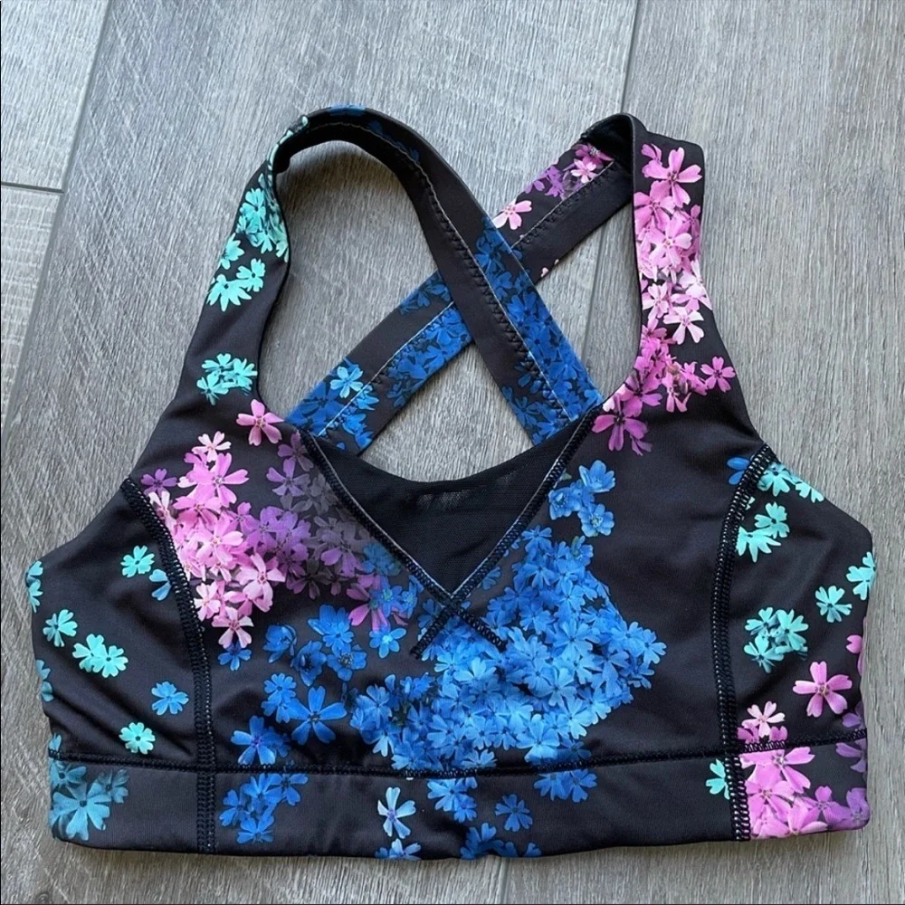 Lululemon In A Flash Bra in Petal Pop Multi / Black Size 4